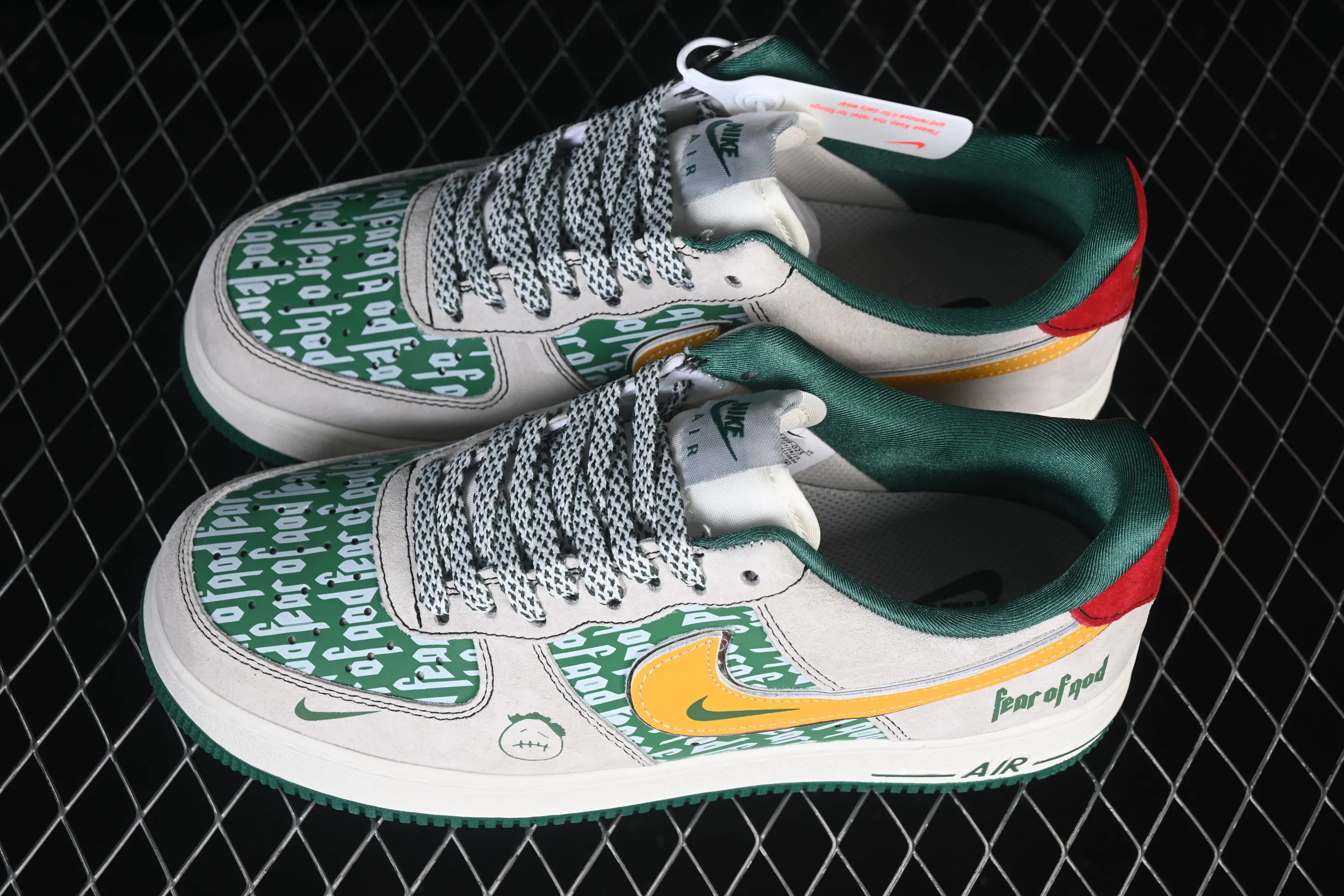 All categories Nk Air Force 1 Air Force series Nk Air Force 1 Low Air Force low-top Nike Air Force 1'07 Low Gray and green contrast Air Force 1 low-top casual sneakers SY1388-025